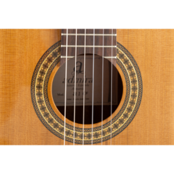 GUITARRA CLÁSICA ADMIRA A1 ELECTRIFICADA FISHMAN SERIE ARTESANÍA | MÚSICA BILBAO