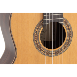 GUITARRA CLÁSICA ADMIRA A20 ELECTRIFICADA CON FISHMAN SERIE ARTESANÍA