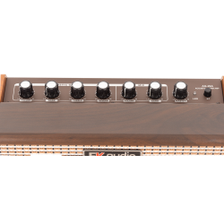 AG26A AMPLIFICADOR GUITARRA ACÚSTICA EK AUDIO DE 25W CON BATERÍA RECARGABLE