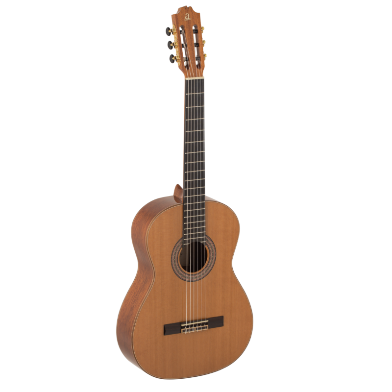 GUITARRA CLÁSICA ADMIRA A40 ELECTRIFICADA CON FISHMAN SERIE ARTESANÍA
