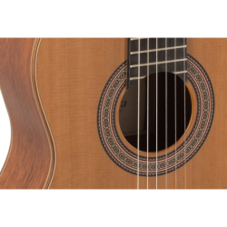 GUITARRA CLÁSICA ADMIRA A40 ELECTRIFICADA CON FISHMAN SERIE ARTESANÍA