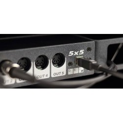 Interfaz midi USB Crumar con 5 In/Out